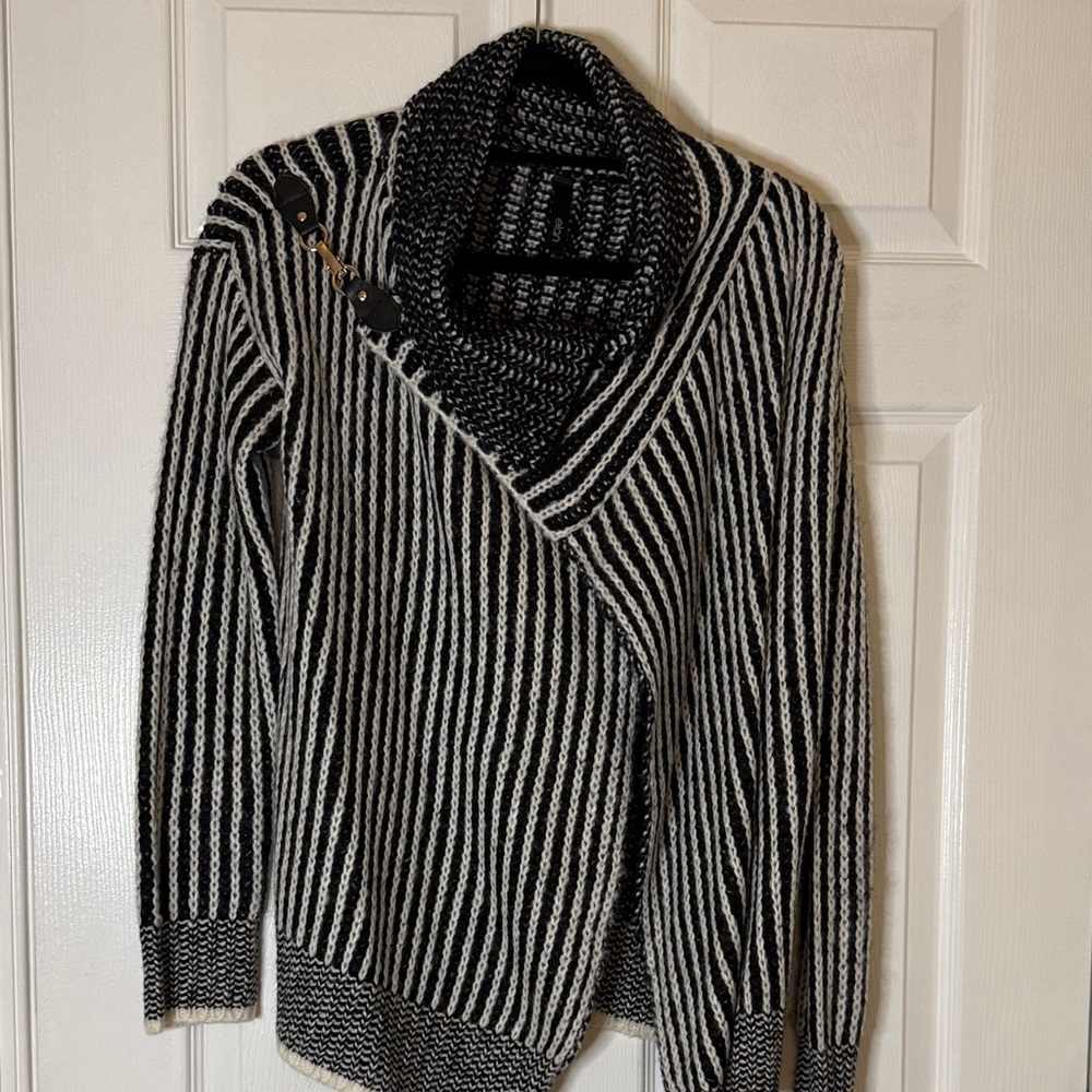 Elan Monochrome Striped Cowl Neck Abstract Cut Sweater